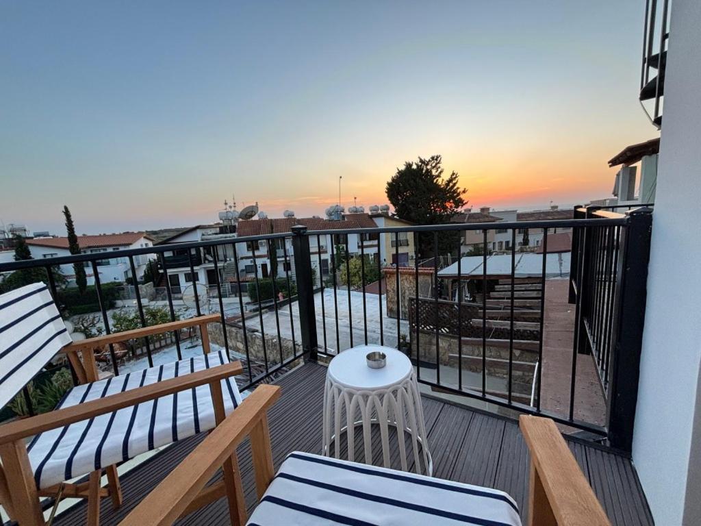 Venus Lighthouse 2B, Sea-View, Paphos Center Apartman Kültér fotó
