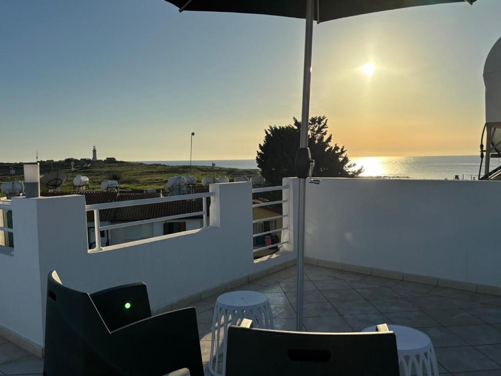Venus Lighthouse 2B, Sea-View, Paphos Center Apartman Kültér fotó