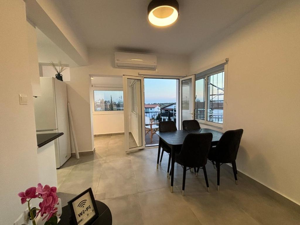 Venus Lighthouse 2B, Sea-View, Paphos Center Apartman Kültér fotó