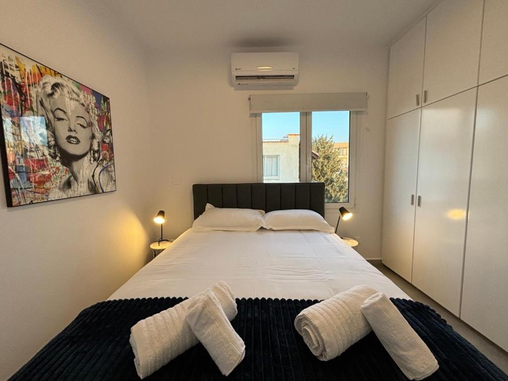 Venus Lighthouse 2B, Sea-View, Paphos Center Apartman Kültér fotó