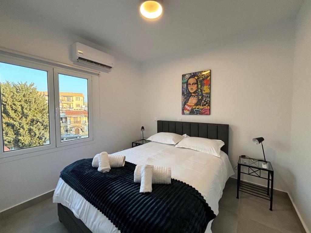Venus Lighthouse 2B, Sea-View, Paphos Center Apartman Kültér fotó
